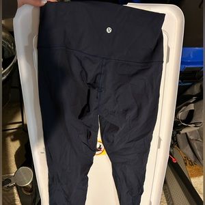 Lululemon cropped scallop bottom leggings